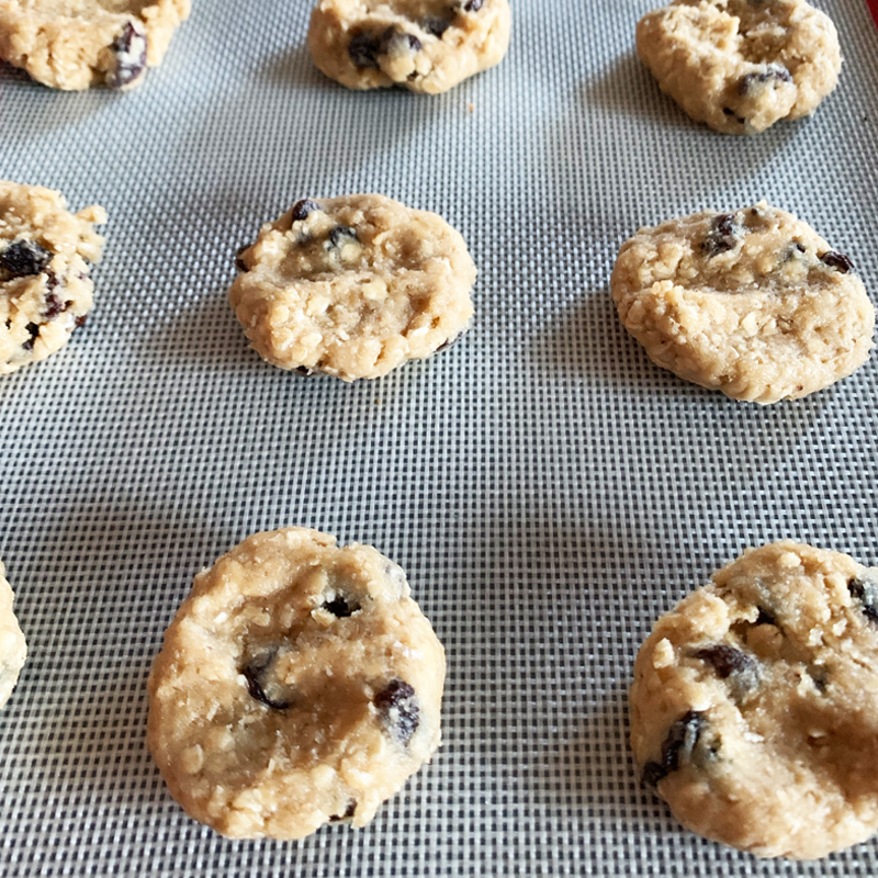 Soft and Chewy Oatmeal Cookies