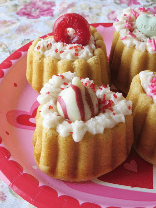 whole wheat cupcakes with white frosting