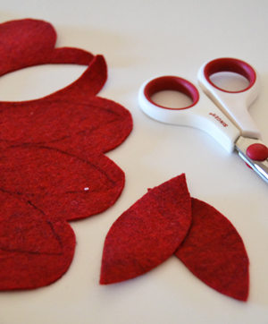 Felt Poinsettia Ornament - Easy! | Joyous Home