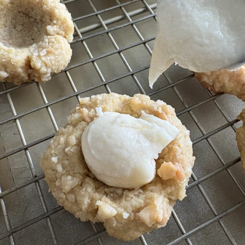 Fill your cookies with an easy buttercream eggnog filling.