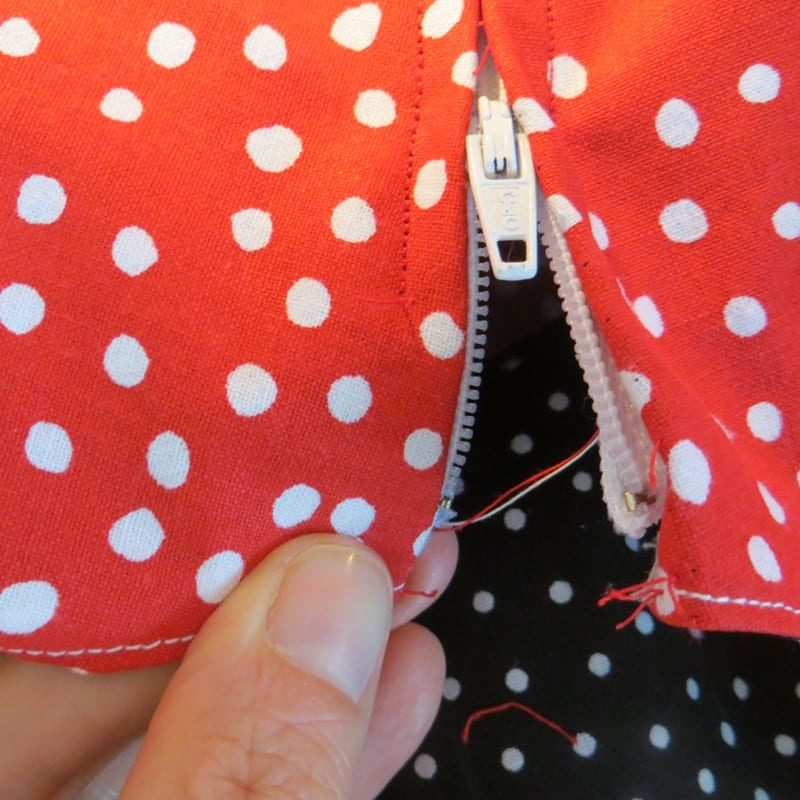 How to Sew a Zipper in a Dress Tutorial