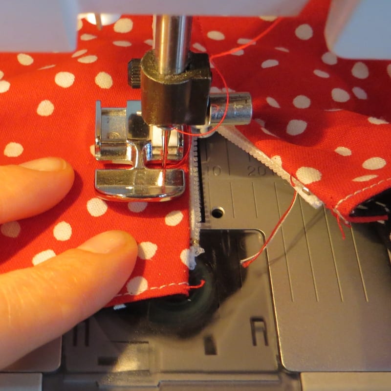 How to Sew a Zipper on a Dress