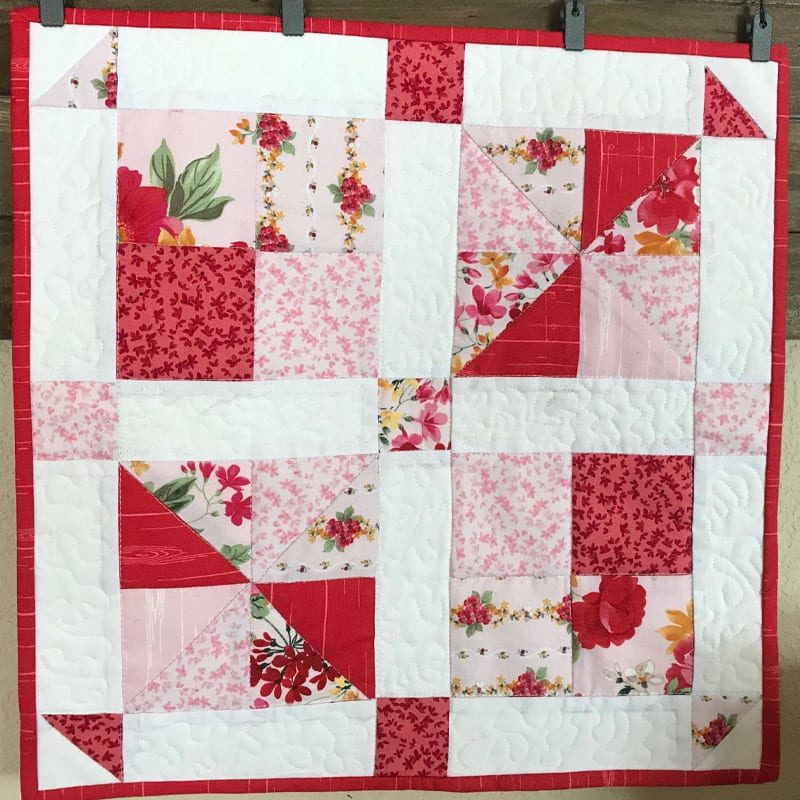 Farmhouse Floral Mini Quilt Free Pattern
